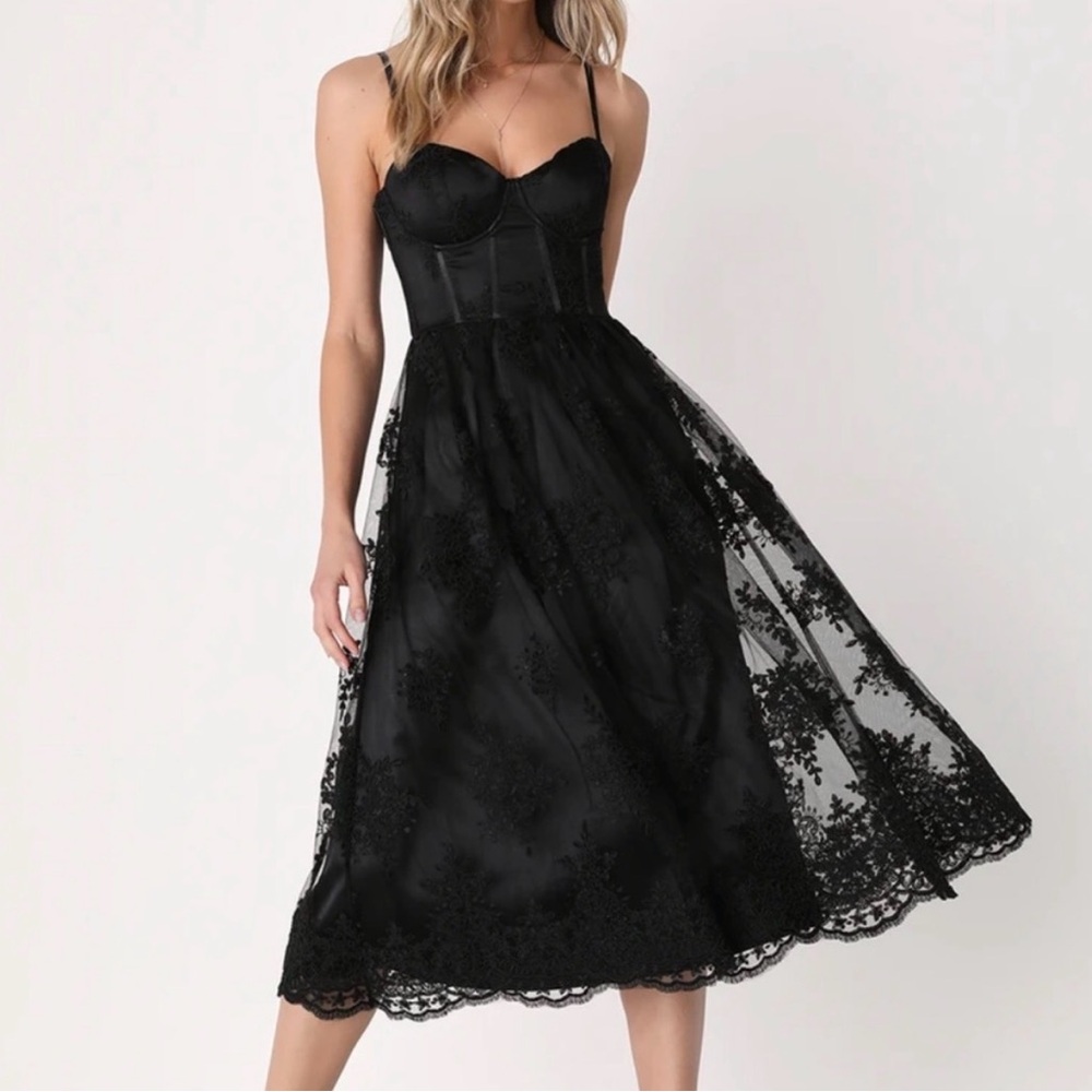 Lulu’s Black Lace Bustier Midi Dress
